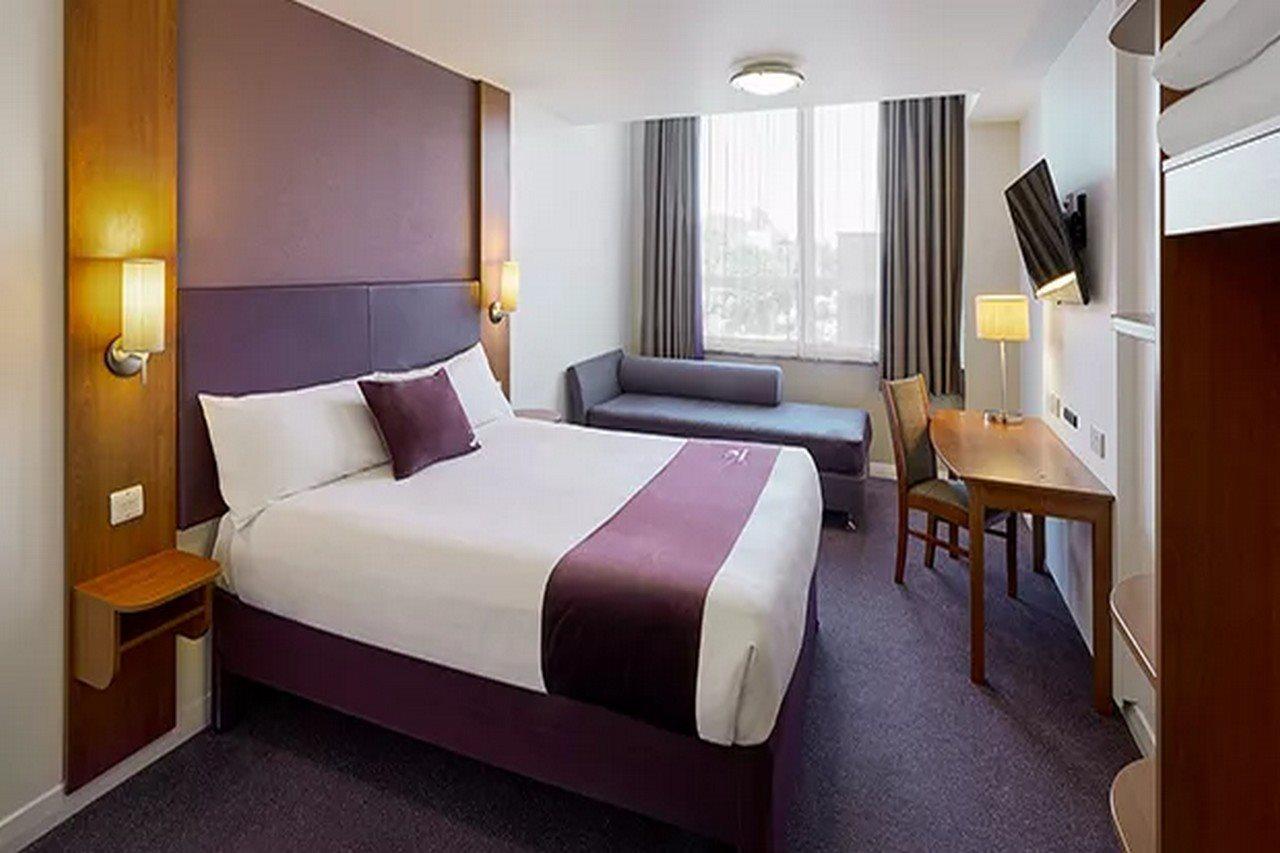 Premier Inn Wolverhampton City Centre Exterior foto