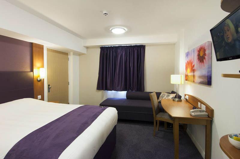 Premier Inn Wolverhampton City Centre Exterior foto
